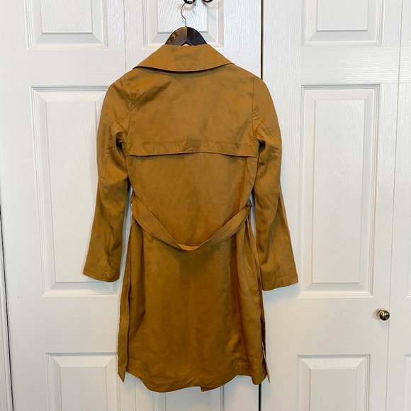 aritzia babaton maximo trench coat in yellow ochre - Picture 4 of 5